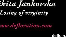 Fervent Teen Spreads Soft Slit, Gets Hardcore Devirginized