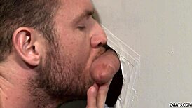 同性gloryhole谜团 - 另一边在等什么？