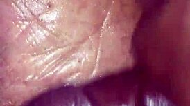 女友脚踩大屌详细足交射精