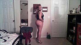 i watch mature ebony masturbating on webcam