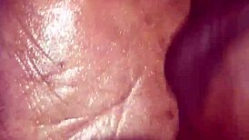 女友脚踩大屌详细足交射精