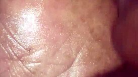 女友脚踩大屌详细足交射精