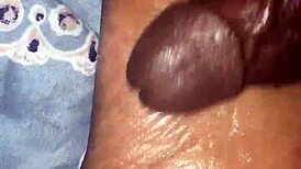 女友脚踩大屌详细足交射精