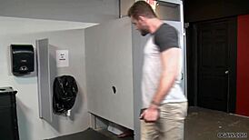 同性gloryhole谜团 - 另一边在等什么？