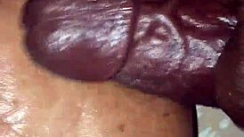 女友脚踩大屌详细足交射精