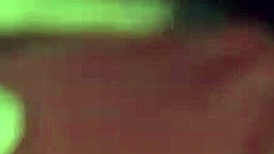 esposa de quatro para desconhecidos no dogging e o corno batendo punheta 🐶