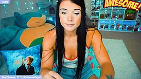 Cute Nerdy Girl Masturbating Hard on Webcam