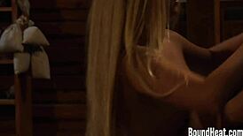 女猎手喂被绑奴隶奶，顺便检查新欧洲皮革束缚妹！