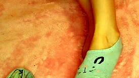 Latina gives her feet a rich, sensual massage after fixing them.