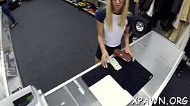 Wow, this babe shows off her cunt and killer sucking in amateur action