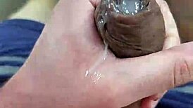 巴西大鸡巴小伙独自手淫猛射