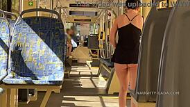 公共场合穿超短透明裙