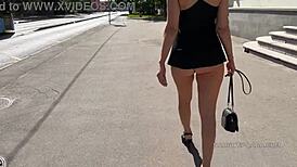 公共场合穿超短透明裙