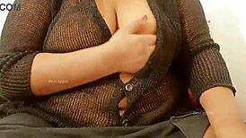 I’m Stunned By Indian Aunty Flashing Boobs To Neighbour