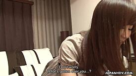 骚日本美女在狂野三人行后得到凌乱内射