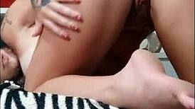 网上性感骚货露超赞大屁股全开😍