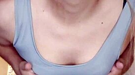 tocándome rico con este transexual caliente