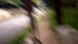 punheta arriscada no ponto de onibus ao lado de desconhecida linda