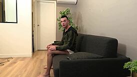 我在狂野男同性恋群交中太热了，但忍不住想那些鸡巴