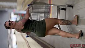 mostrei minha buceta para o boy dentro do carro e depois ele me comeu gostoso assista completo no cassiflix