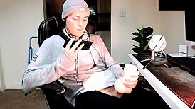 masturbatin while chattin on phone with my girl