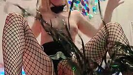 Watch her masturbate to orgasm after christmas photoshoot!