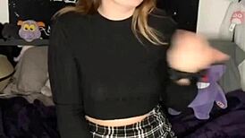 i suckin' that dildo an' playin' with my wet pussy