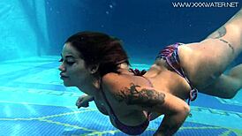 Heidi van Horny pleasuring herself?