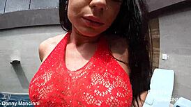 Bodybuilder twerks her ass in little dress without panties