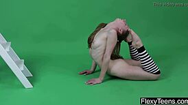 Wow, Anna Mostik flaunts her flexible body in a naked gymnastics show! Stunning moves!