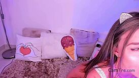 Gorgeous Babe Fingers Herself To Orgasm On Webcam