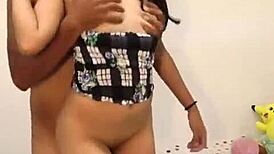 Bien arregladita y lista para ser cogida, morena flaquita latina colombiana.