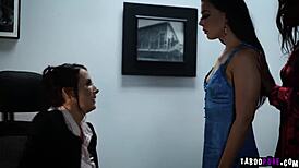 热辣女同性恋三人组展开，性感青少年和成熟女人