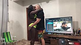 热辣巴西邻居圣诞送逼狂干