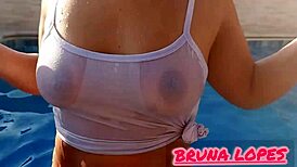 parte2 bikininho rosa enterrado na bunda gostosa da puta da bruna limpando a piscina de blusinha branca transparente deixe nos comentarios a cor que voces querem do proximo bikini