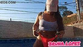parte2 bikininho rosa enterrado na bunda gostosa da puta da bruna limpando a piscina de blusinha branca transparente deixe nos comentarios a cor que voces querem do proximo bikini