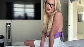 Blonde step mom Lindsey Lakes fixes horny issues in household fantasy