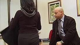 the pussy insurer, umm, lassicuratore della fica, ya know