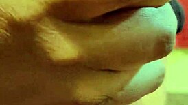 难以置信！马来西亚业余女孩吸舔操大鸡巴！