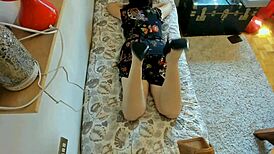 Gorgeous Sexy Feet Worship for Italian MILF!