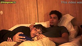 hermanastro, déjame dormir en tus piernas, pero no metas tu pene, ok?