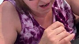 Nicebigddd gives outdoor blowjob