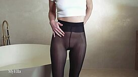 Look at this pantyhose bathtub tease!