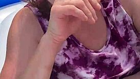 Nicebigddd gives outdoor blowjob