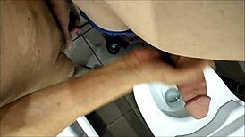 老基佬被伴侣温柔吹箫😘