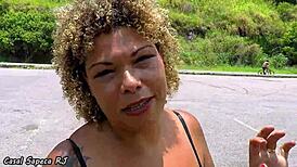 não sei se é calor ou tesão só sei que sai do carro pra me refrescar e tocar uma no meio da viagem 😏