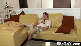 巨屌男同志狂吸鸡巴口爆