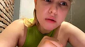 户外公马自慰狂！18岁辣妹骑假屌肛门刺激