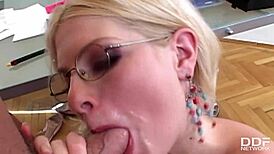 超辣金发少女Wiska深喉吸吮青筋勃起的鸡巴！