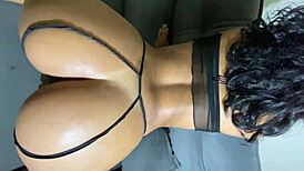 Novinha Rabuda Transando Sem Camisinha no Sofá